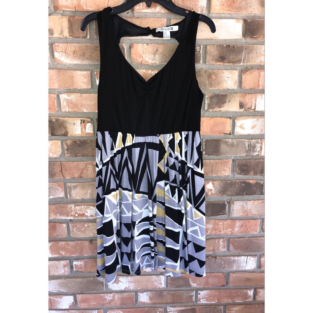 Forever 21 Open Back Mini Dress Geometric Print Black Bodice Size Medium